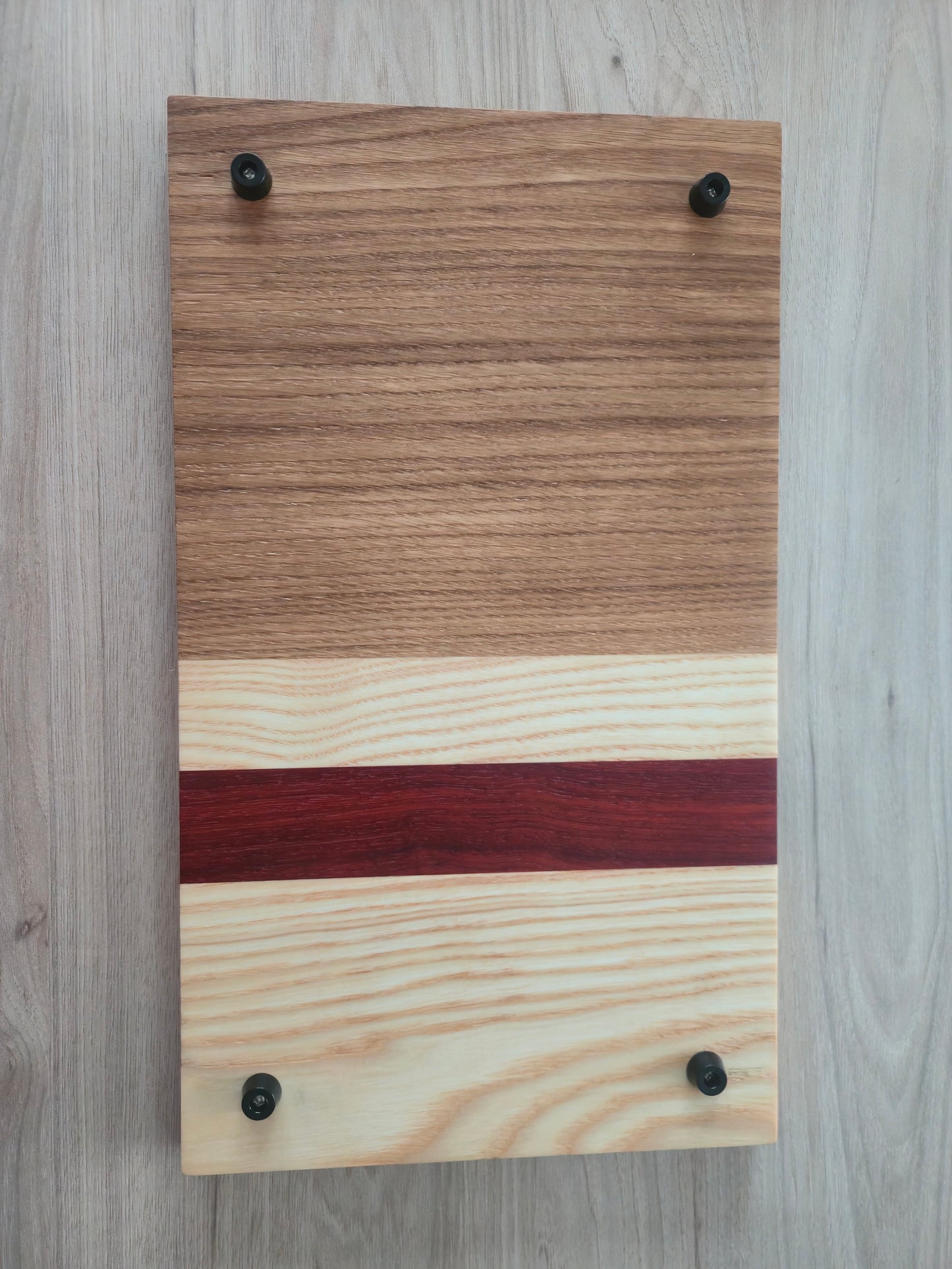 Handgemaakte snijplank – eik, es & padouk 39,5x23x1,5 cm